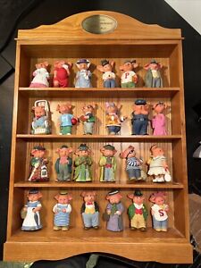 24x Danbury Mint Meet The Porkchesters Figurines Set in Wood Display Cabinet Lot