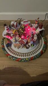 Danbury Mint “BULLDOG Christmas Wonderland” Train Light-Up Display Read Desc.