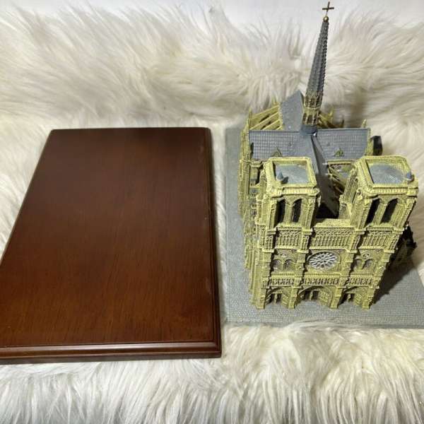 DANBURY MINT CATHEDRAL NOTRE DAME PARIS SCULPTURE HISTORIC CATHOLIC CHURCH