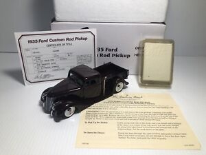 DANBURY MINT 1935 FORD CUSTOM ROD PICKUP -- SHARP PREOWNED 1:24 W/DOCS & TONNEAU
