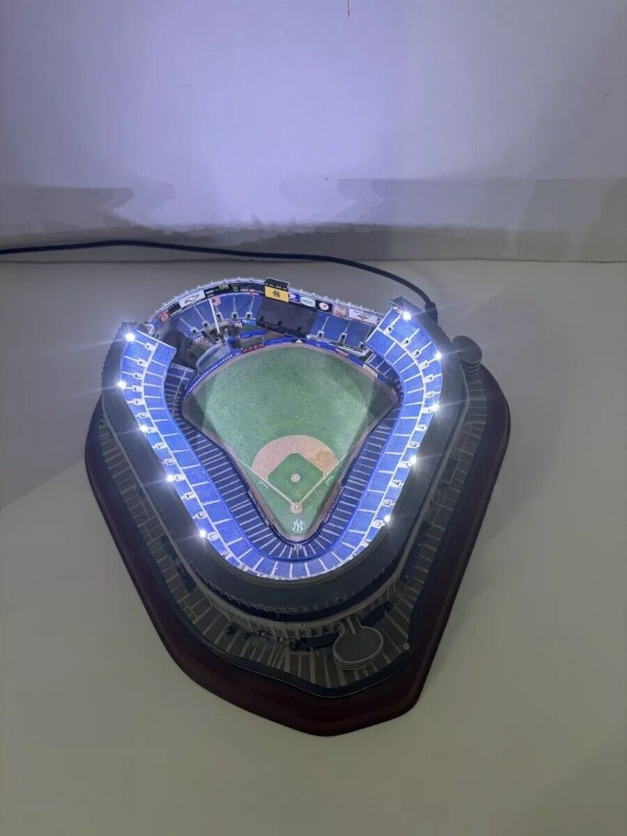 NY Yankees Night Game Yankee Stadium 2008 Light Up Stadium Replica Danbury Mint
