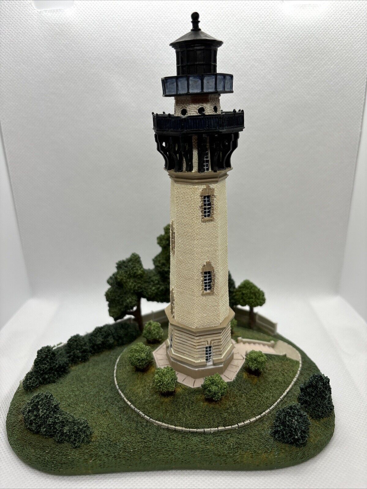 Danbury Mint Vintage Staten Island, NY Lighthouse 7.5” Ceramic Collector Statue