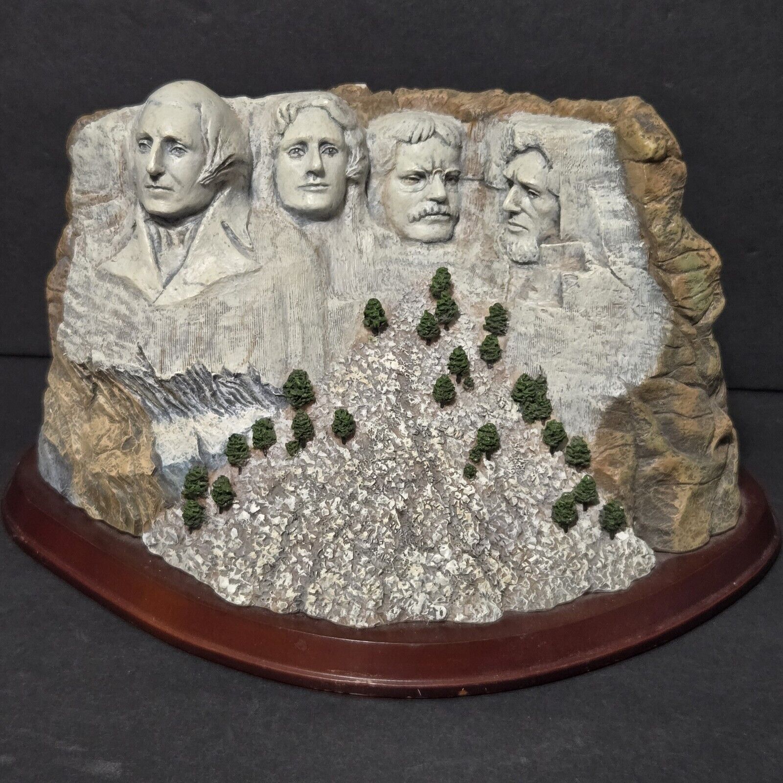 Danbury Mint Mount Rushmore Keystone South Dakota Landmark Figurine Sculpture