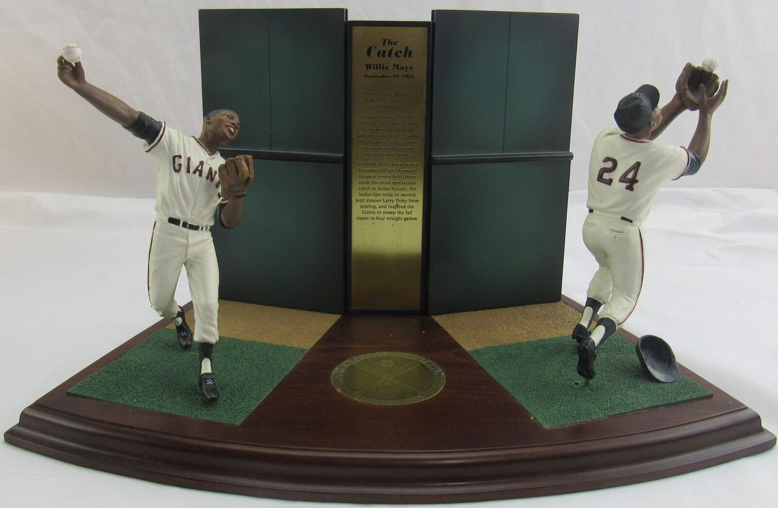 Willie Mays The Catch Baseballs Greatest Moments Series Danbury Mint Statue