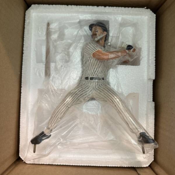 Danbury Mint Baseball Legend Don Mattingly Statue New