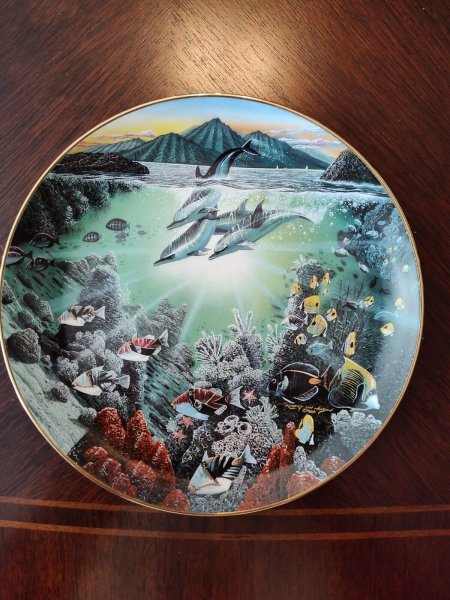 DANBURY MINT LMTD EDITION COLLECTORS PLATE "BAY OF PIILANI" DOLPHINS