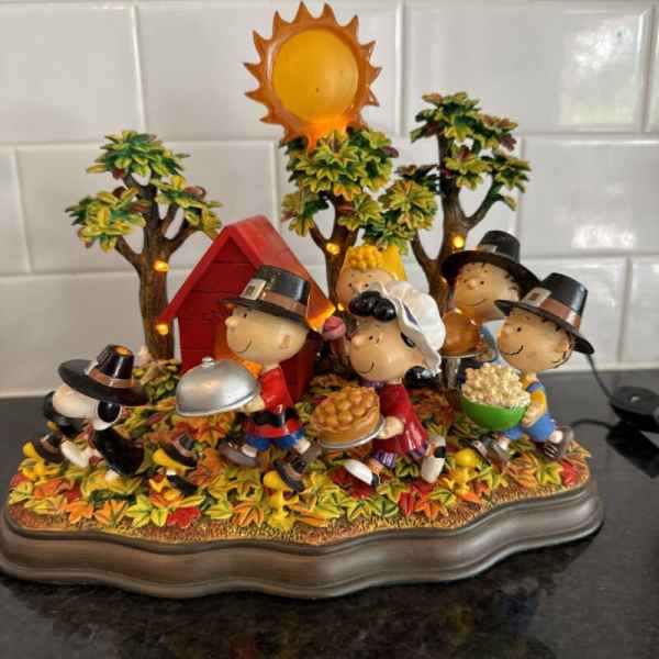 Danbury Mint A Time To Give Thanks The Peanuts Thanksgiving Lighted Figurine