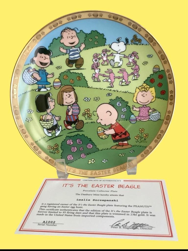 DANBURY MINT 8.5” HOLIDAY PEANUTS PLATE ITS THE EASTER BEAGLE PORCELAIN SNOOPY