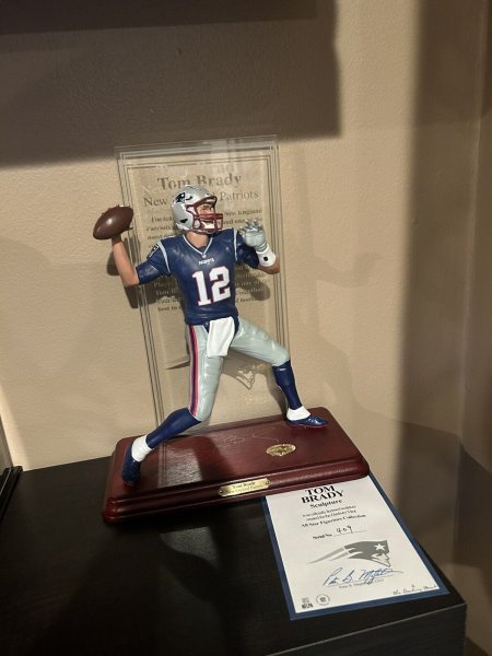 New England Patriots TOM BRADY DANBURY MINT Statue With Original Packaging