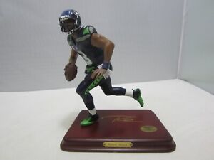box#18   Russell Wilson Seattle Seahawks Sculpture Danbury mint 9"