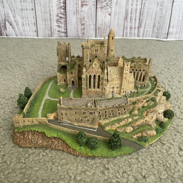Danbury Mint The Rock Of Cashel Castle Ireland Sculpture Model with Box
