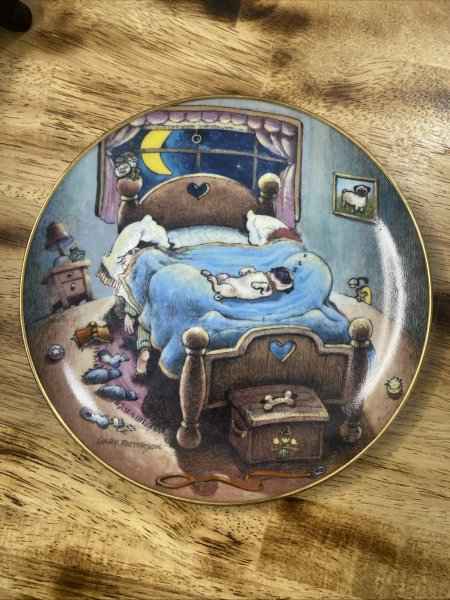 Danbury Mint Limited Bed Hog Pug Dog Plate Gary Patternson Collection 8 1/4"