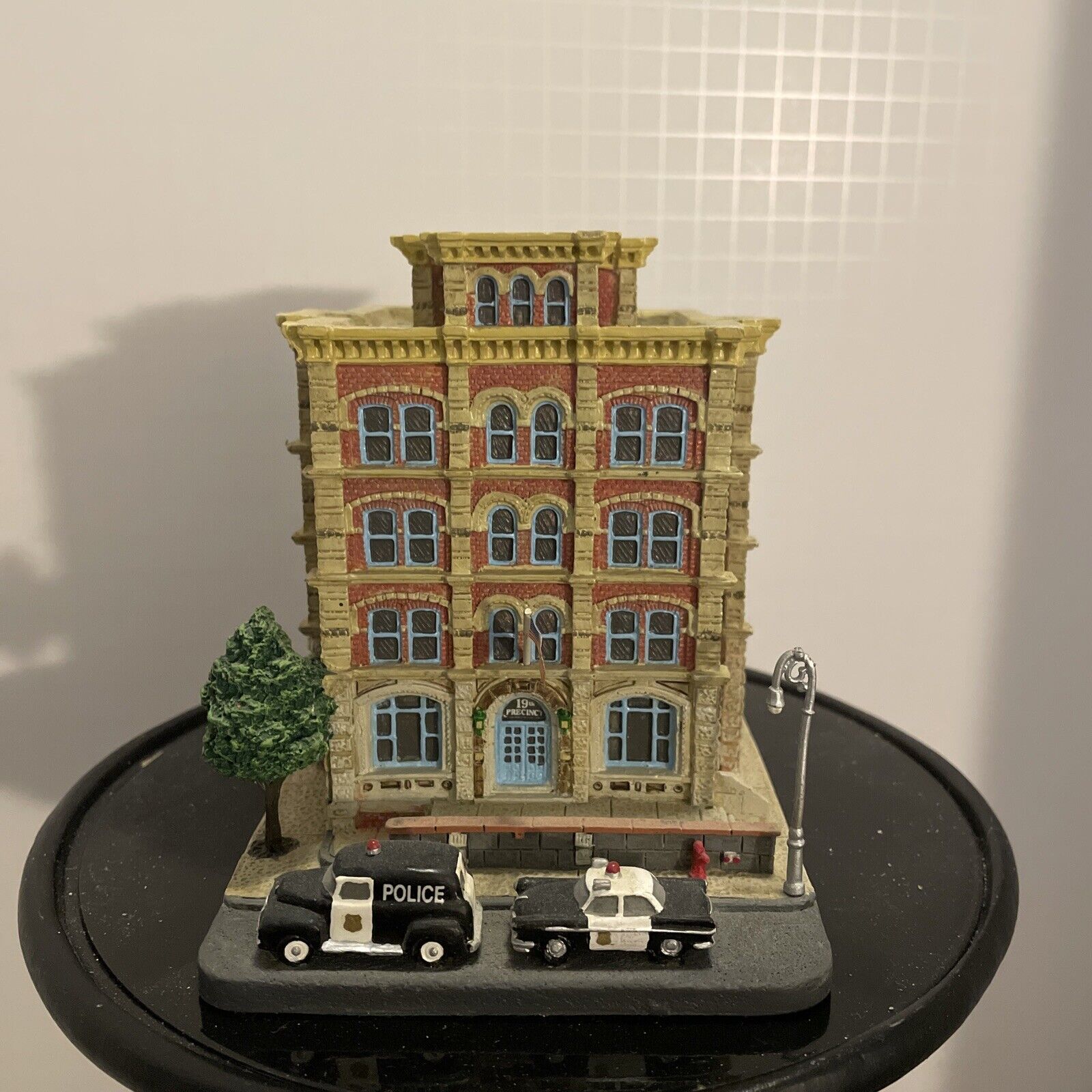 Danbury Mint ~ 19th Precinct New York Police Station ~ Classic ~ 255-001 CA-297
