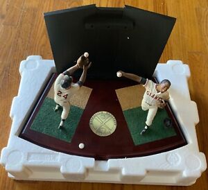 Danbury Mint Collectibles : Danbury Mint Willie Value Guide
