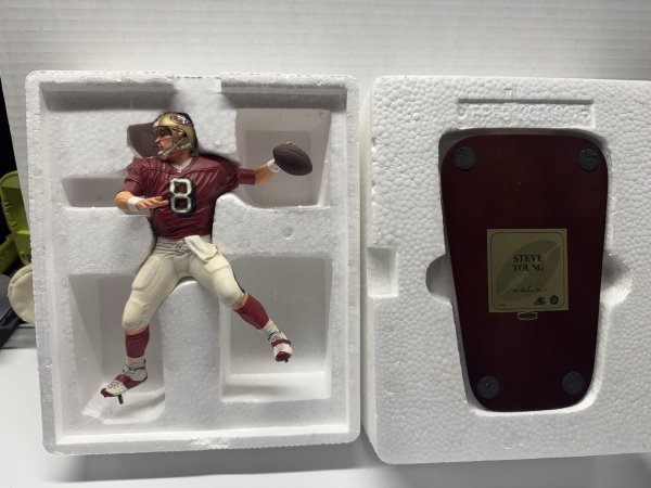 NEW San Francisco 49ers Steve Young #8 Danbury Mint NFL Figurine Statue NIB