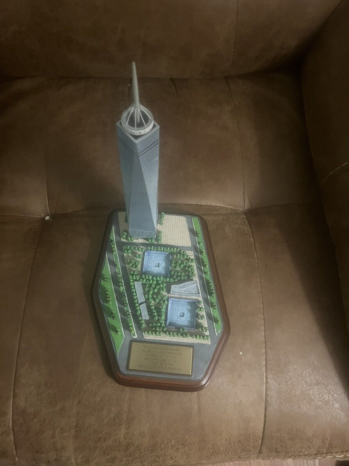 The Danbury Mint ONE WORLD TRADE CENTER Commemorative Sculpture. Very RARE!