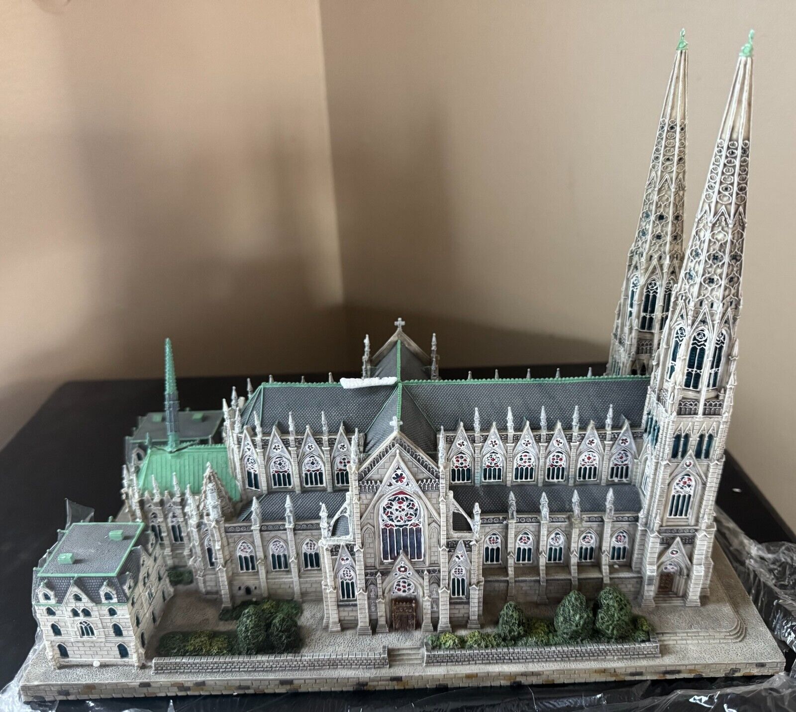 Danbury Mint - St. Patricks Cathedral with Base and COA - Rare!!