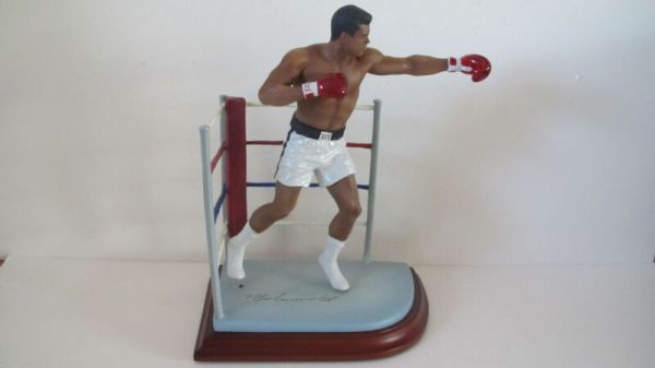 Danbury Mint Muhammad Ali Boxing Ring Figure/Statue. LE 0179