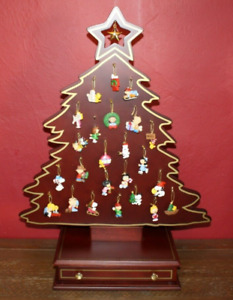 Peanuts, Danbury Mint wood advent calendar with resin figures