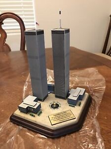 Danbury Mint Twin Towers 9/11 Commemorative World Trade Center Model In Box