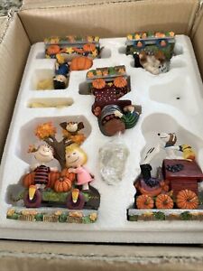 Danbury Mint Peanuts Halloween Pumpkin Patch Fall Train Set