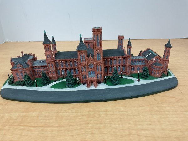 Danbury Mint The Smithsonian Castle w/ Box & COA Never displayed NEW