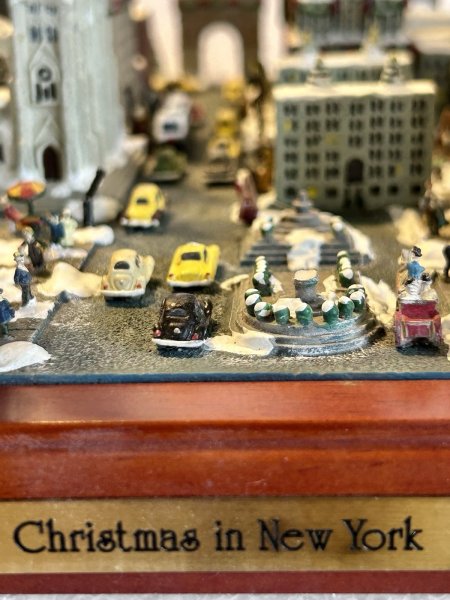 Rare HTF Danbury Mint Christmas In New York Cityscape Diorama Detailed Miniature