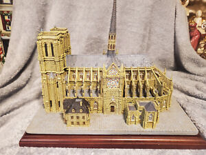 Danbury Mint Notre Dame Cathedral Sculpture Model Wood Base W/Box