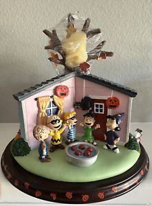 The Danbury Mint 2016 Peanuts Halloween Extravaganza Rotating Lazy Susan