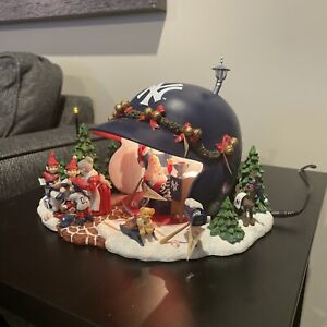 DANBURY MINT: NEW YORK YANKEES:  GAME DAY AT SANTA'S AWESOME PIECE  NEW