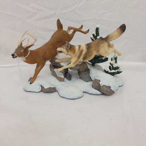 Danbury Mint Winter Chase Figurine Nick Bibby Whitetail Deer Wolf Chipped As Is