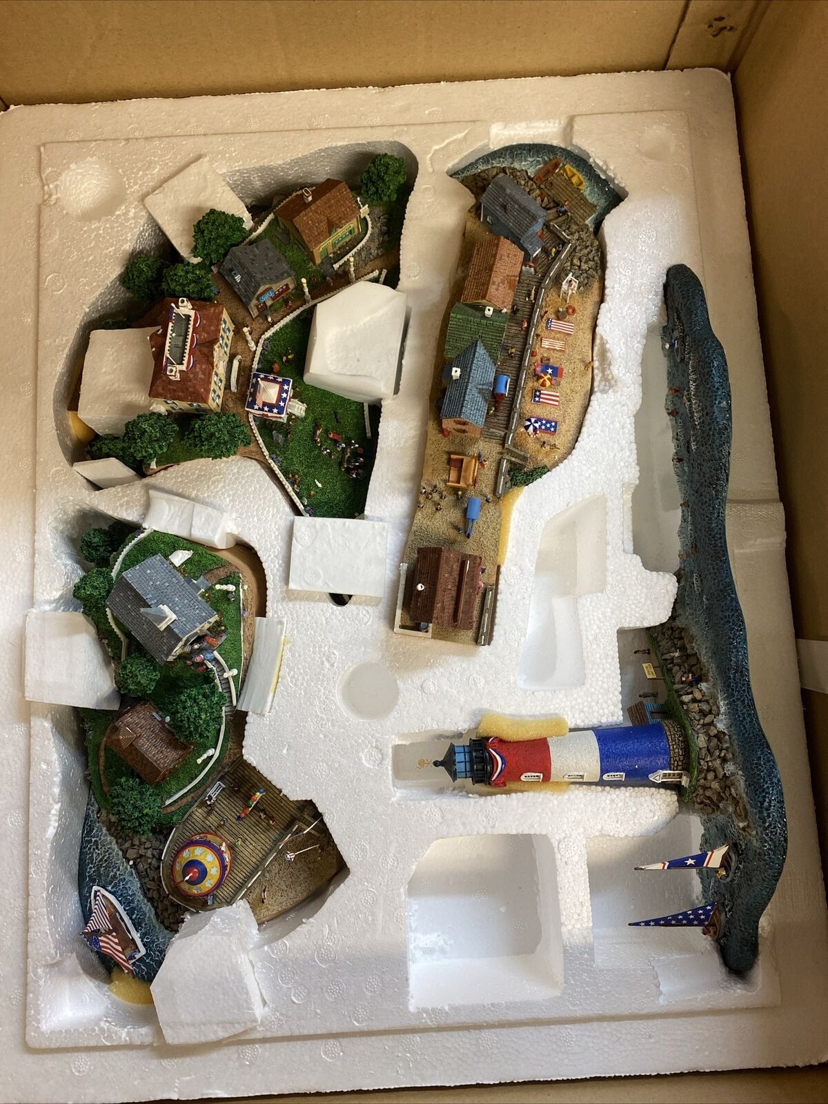 Danbury Mint Seaside town scenery Fisherman's Cove 4 piece set diorama model