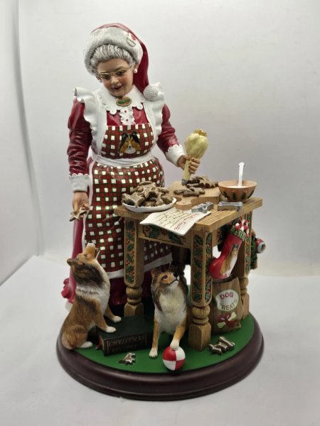 Danbury Mint Mrs. Claus Little Shelties