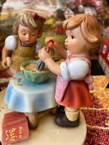 BAKING A CAKE HUMMEL 2016 MINT IN BOX FROM THE DANBURY MINT! REDUCED!!!