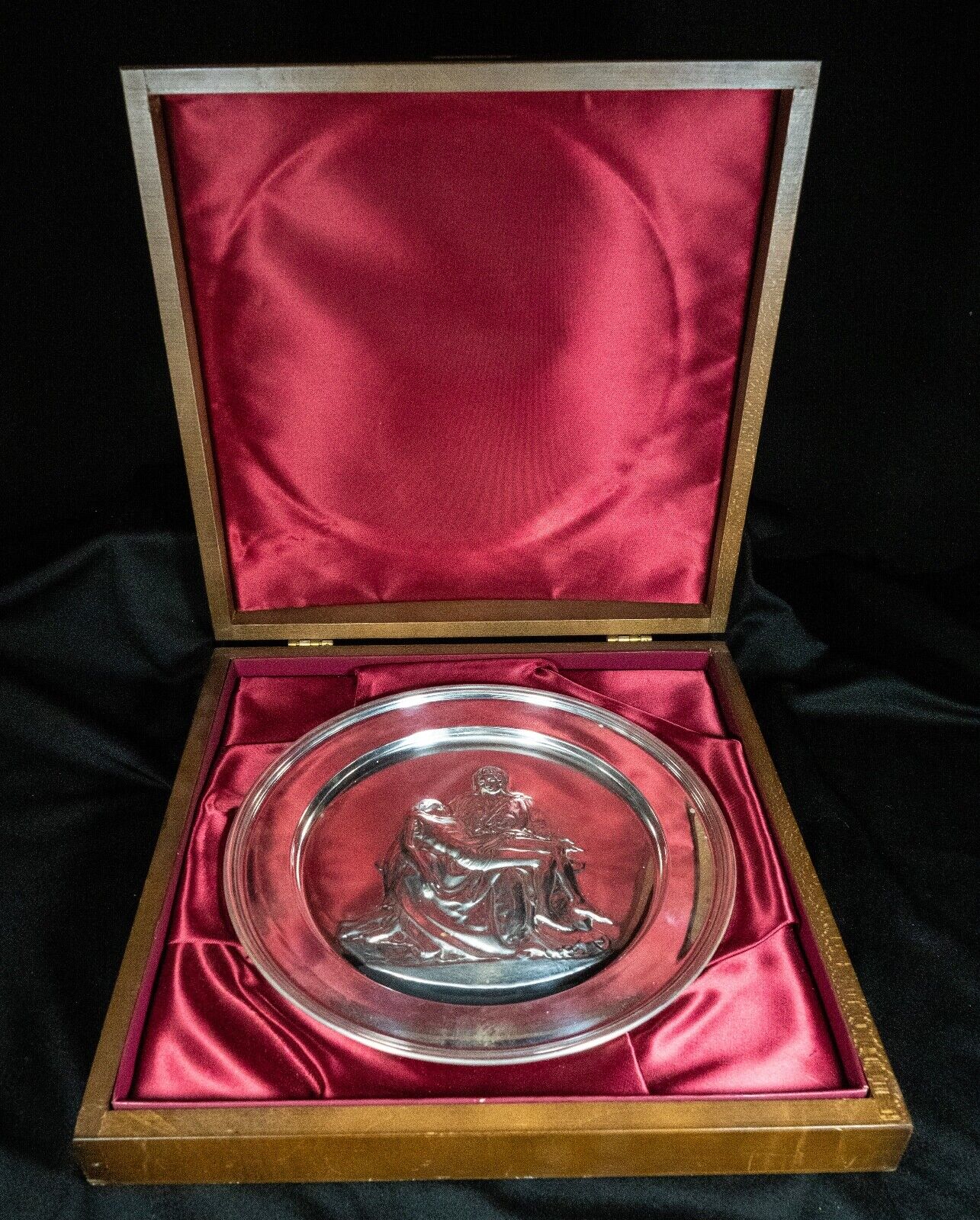 The Pieta By Michelangelo Sterling Plate 9"England Danbury with BOX #1073