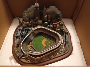 DANBURY MINT 2002 MLB OPENING DAY AT YANKEE STADIUM NEW YORK FIGURE FIGURINE NIB