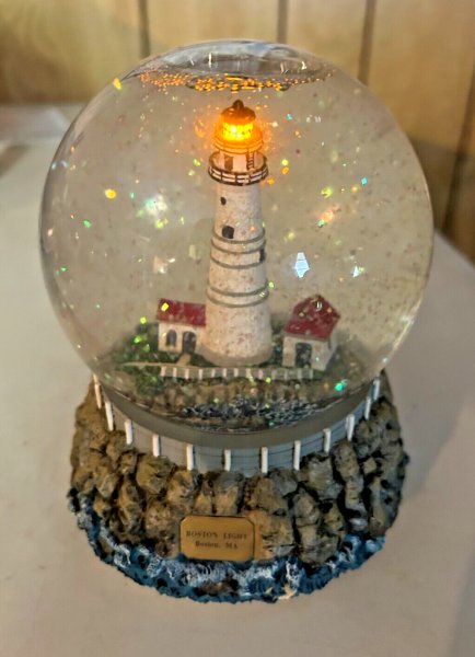 Vintage Danbury Mint Boston Light Water Globe Lighthouse