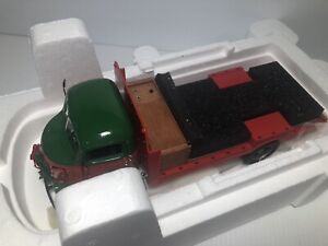 DANBURY MINT 1938 GMC F-16 THE 1930'S CHRISTMAS TRUCK COMPLETE 1:24 NIB ALL ACC.