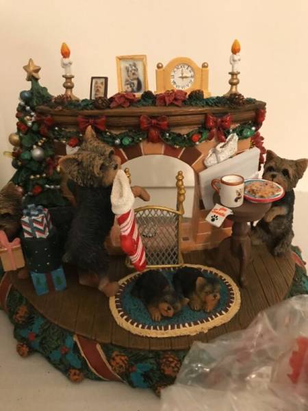 Danbury Mint Yorkshire Terrier A Cozy Christmas Eve Lighted Holiday Figurine
