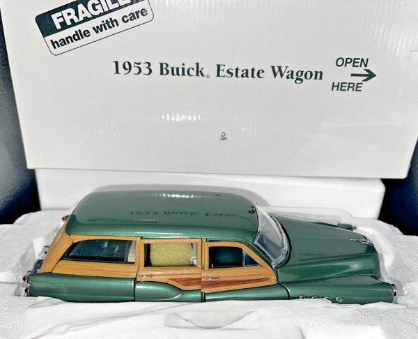 Danbury Mint ~ 1953 BUICK ESTATE WAGON ~ 1:24 NEW IN BOX