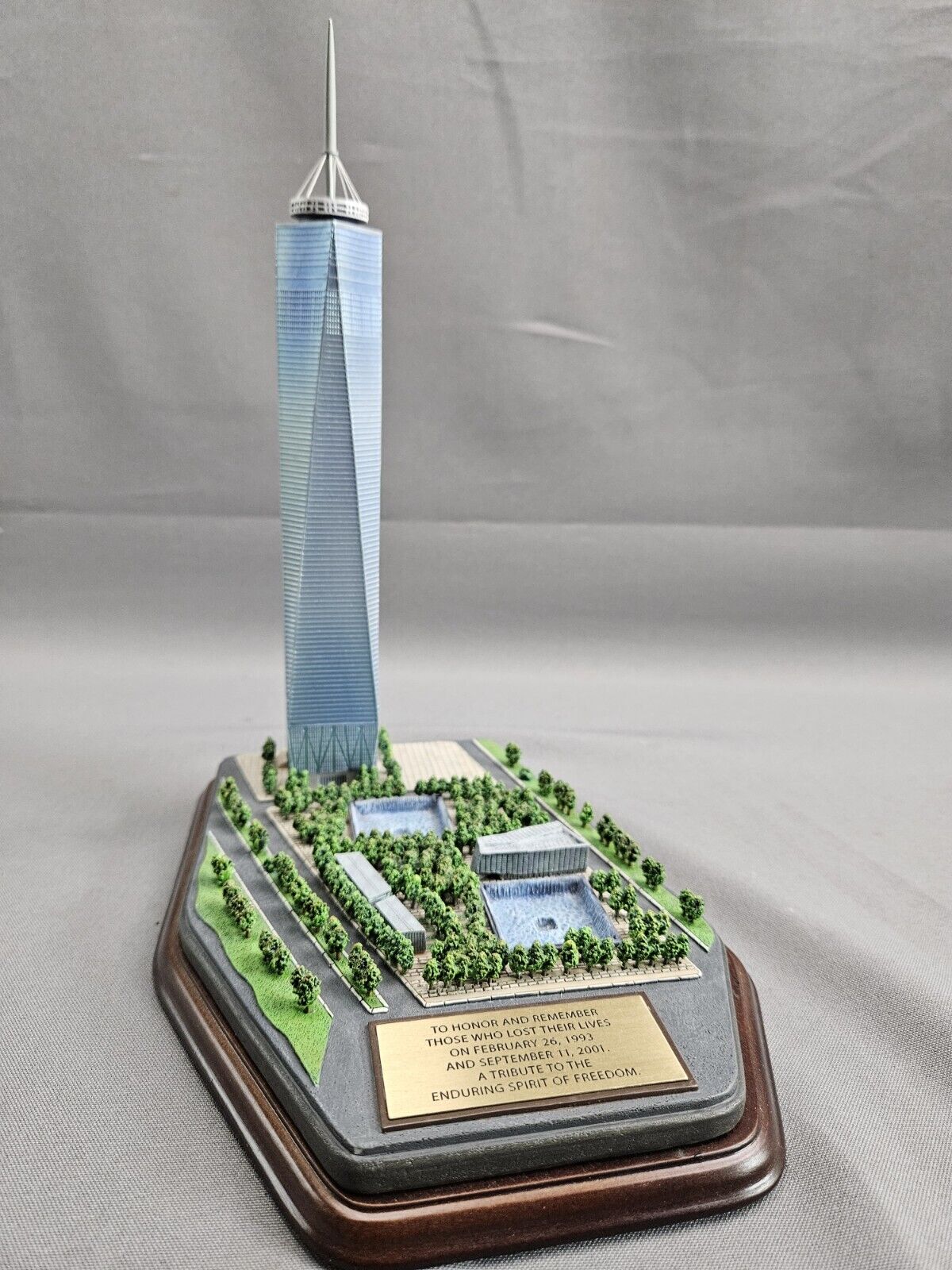 The Danbury Mint ONE WORLD TRADE CENTER Commemorative Sculpture. Very RARE!