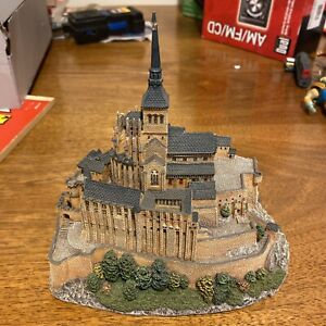 The Danbury Mint, 1994 Mont Saint-Michel, France- Enchanted Castles of Europe