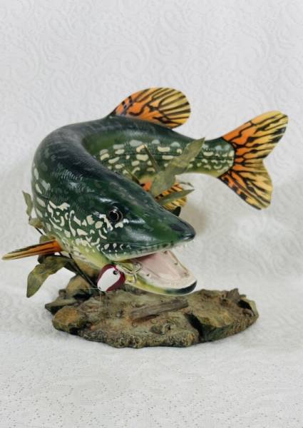 Danbury Mint Figurine Fish Sculpture GREAT NORTHERN PIKE Certificate SN # AA293