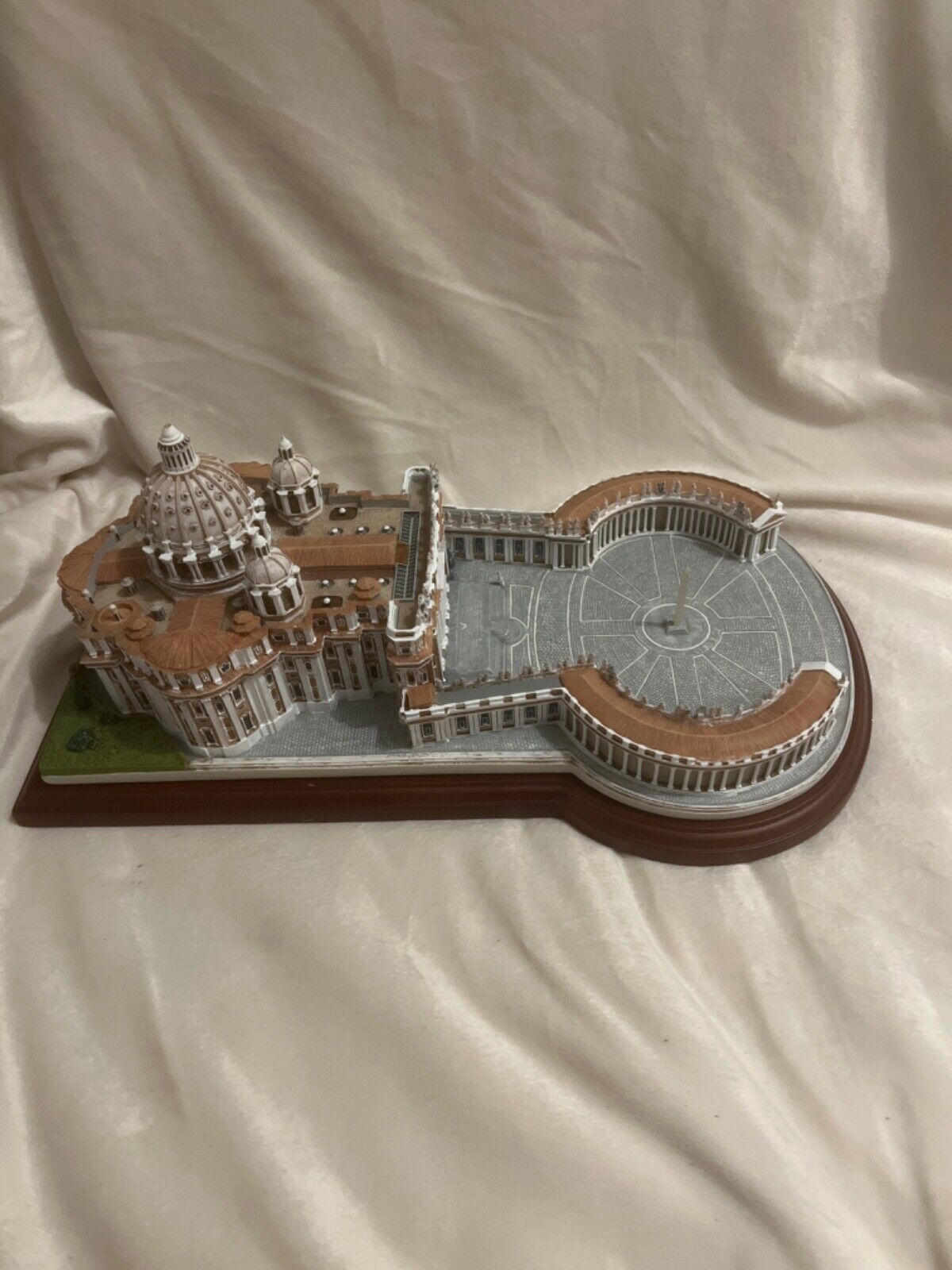 Vintage Danbury Mint St Peter's Basilica Vatican City One Model