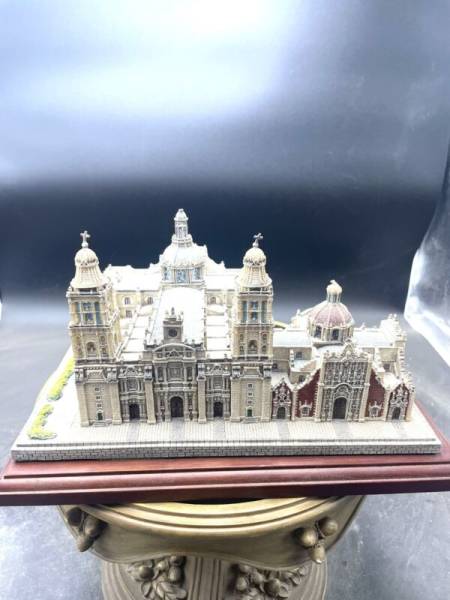 Vintage Danbury Mint Mexico City Metropolitan Cathedral Sculpture W/ Base RARE!