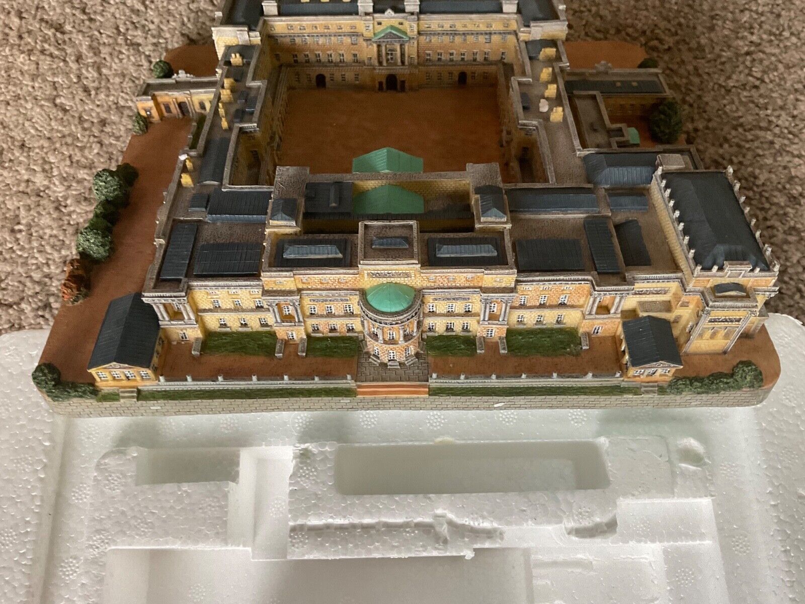 Danbury Mint Buckingham Palace Royal Residence COA NIB Free Shipping