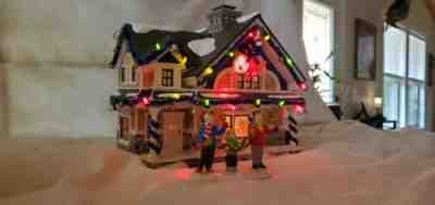 DEPT 56 Snow Village THE JINGLE BELLS HOUSE! Christmas Lane, Plays Jingle Bells!