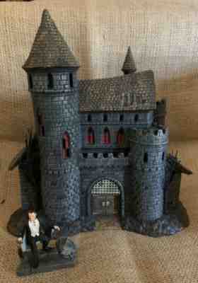 DRACULA’S CASTLE. DEPT 56 HALLOWEEN MONSTERS HOT CLASSICS 59301 SET 2 - Mint!