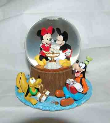 Walt Disney Mickey Mouse & Minnie musical Snow Globe Hanukkah ,Chanukah