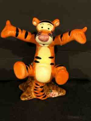 (1) 1990'S DISNEY STORE PARKS COLLECTIBLES FIGURINE OF TIGGER 4' INCH FIGURE